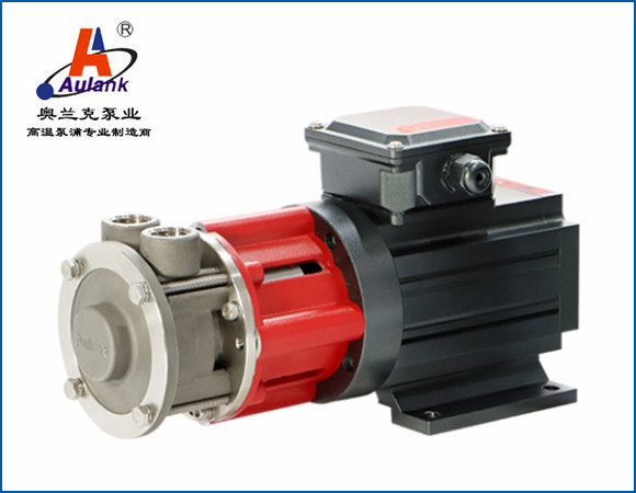 該款泵浦為磁力驅動式超高溫旋渦泵，移送循環介質為不含顆粒、纖維的液體（水、導熱油、乙二醇）等。泵浦外觀精美、振動小、噪音低、應用于循環 350℃以內高溫導熱油，循環 200℃以內熱水。